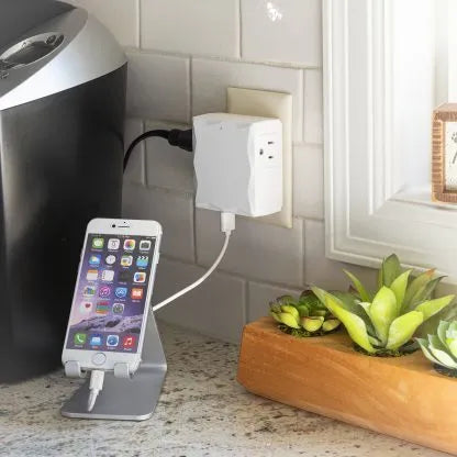 CYBERPOWER - P2WU - 2-Outlet Surge Protector with 3 USB 4.2A Type A, 500 Joules, Wall Tap, White, $50,000 CEG