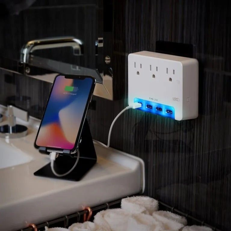 Cyber Power - P3WUN - 3 AC Outlet Wall Tap 125V with 4 USB 3.4A Charging with Night Light 
